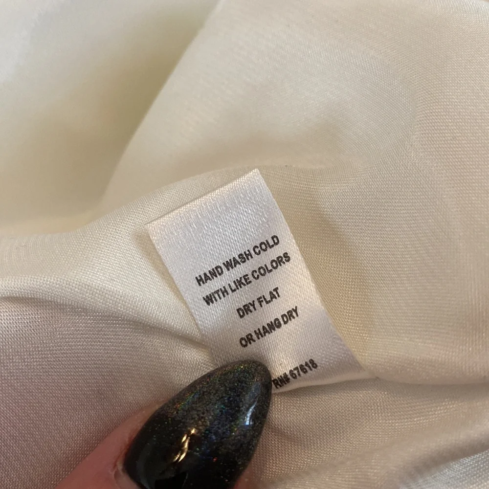 Flora winter white floral appliqué deep vneck tie-waist S bridal nightgown